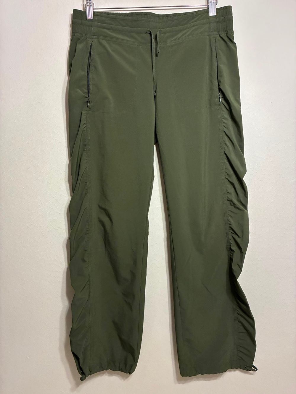 Athleta La Viva Pant straight leg forest Green Joggers pants Size 8